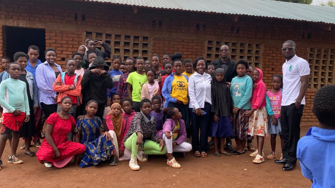Domwe Primary School: climate change session with Standards 6, 7 and 8
